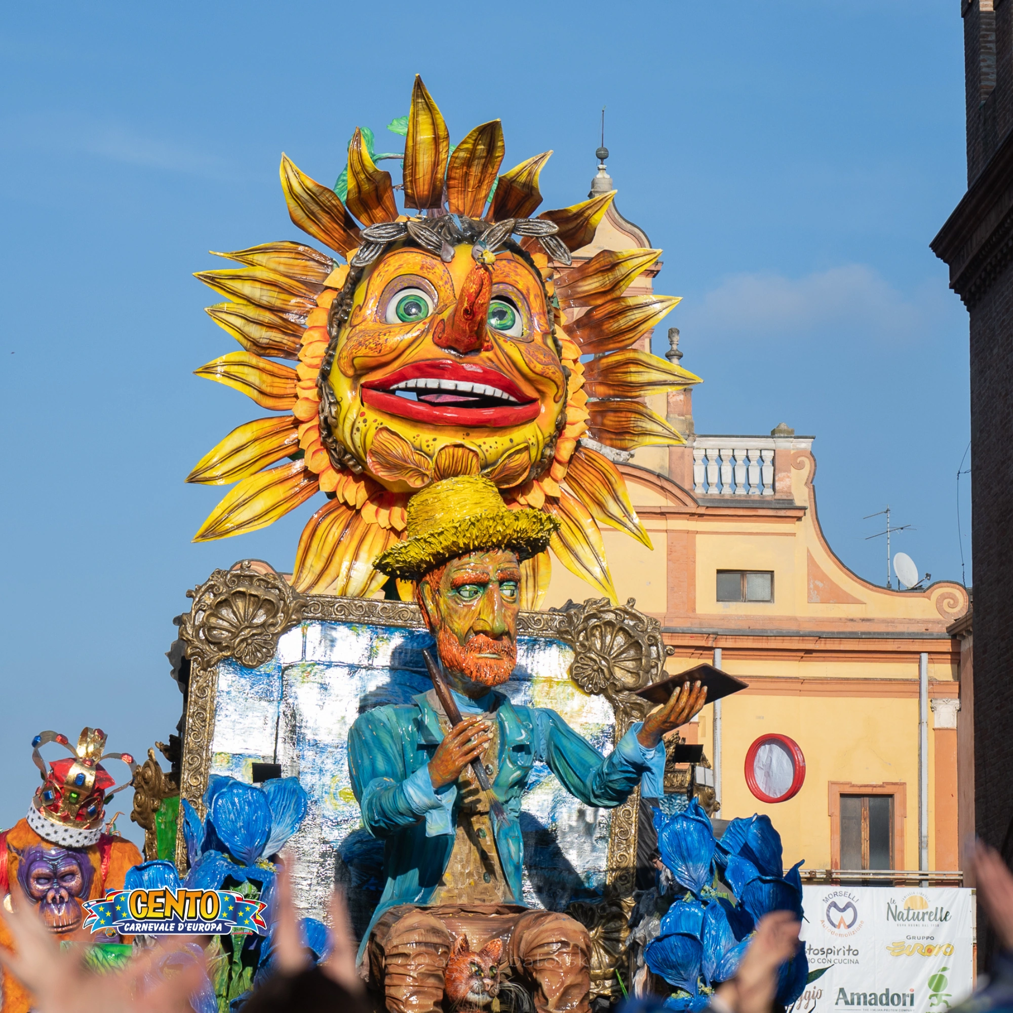 Fotografia ufficiale del carro Fantasti100 2026 Dimmi… cosa vedi?, con Van Gogh e il grande girasole
